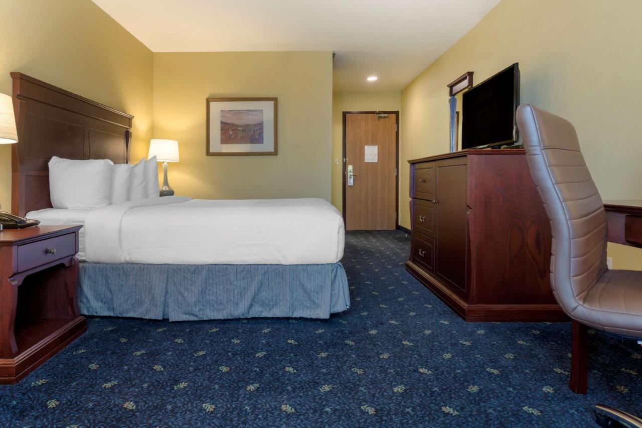 Best Western Plus Grand-Sault Hotel & Suites Exterior photo