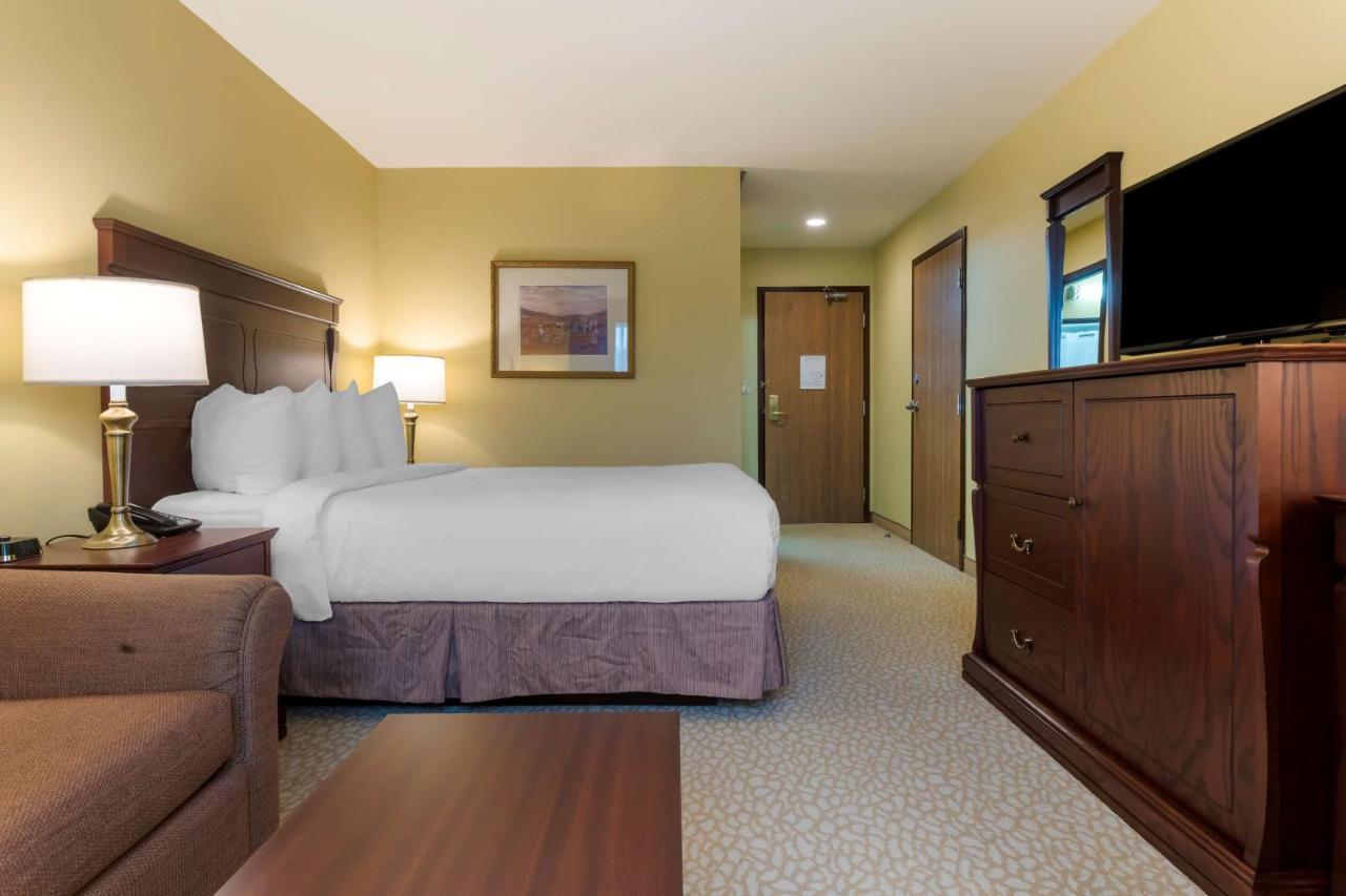 Best Western Plus Grand-Sault Hotel & Suites Exterior photo