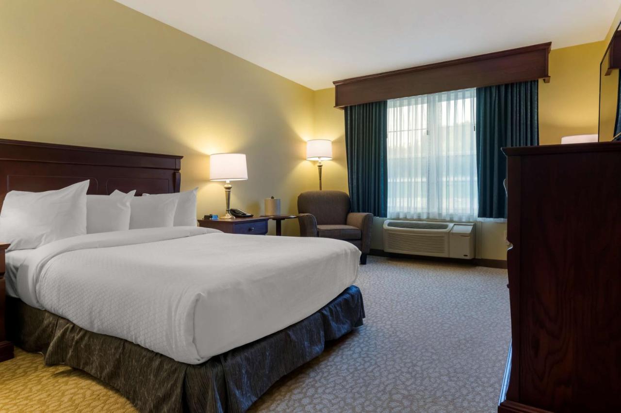 Best Western Plus Grand-Sault Hotel & Suites Exterior photo