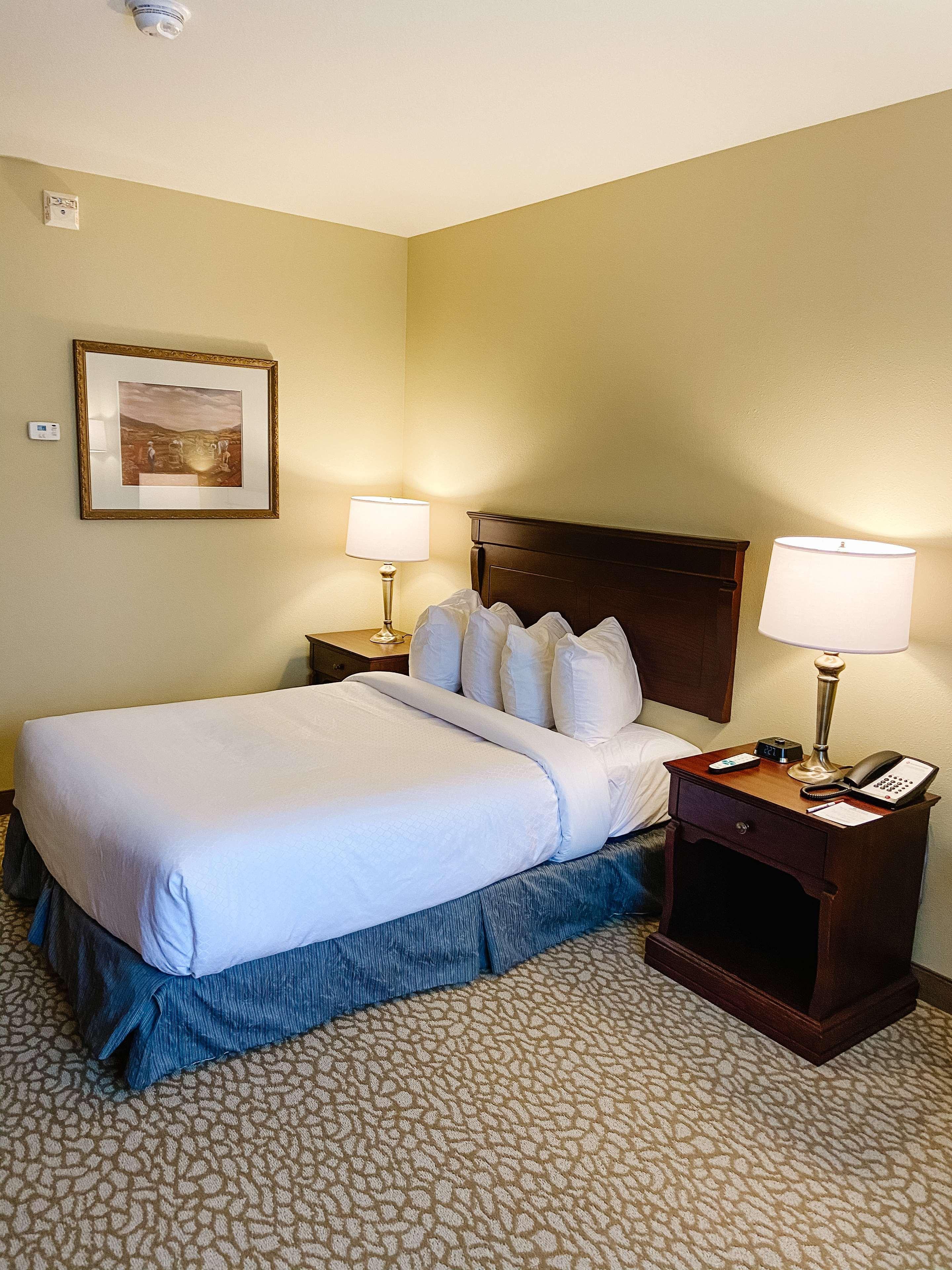 Best Western Plus Grand-Sault Hotel & Suites Exterior photo