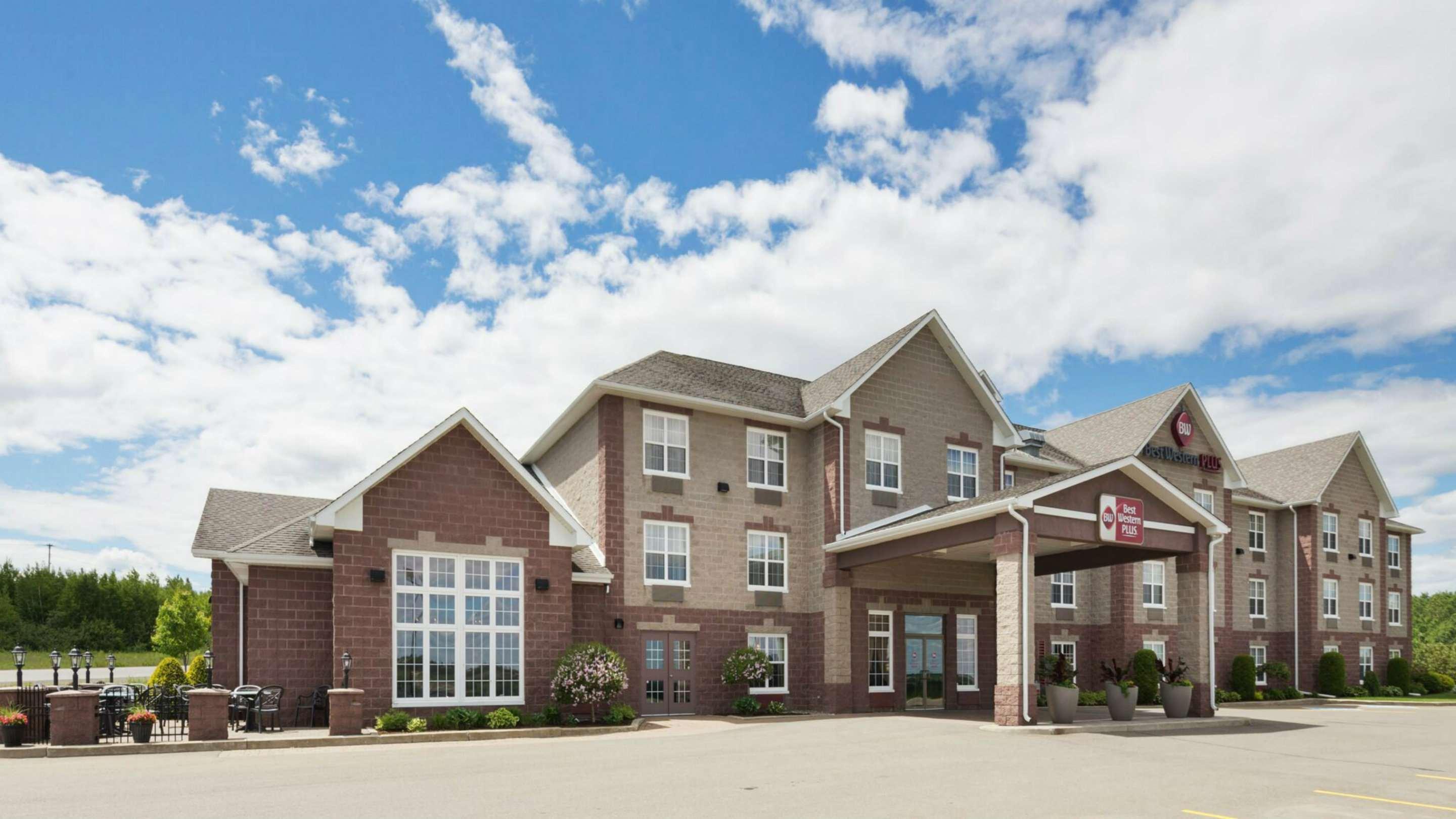 Best Western Plus Grand-Sault Hotel & Suites Exterior photo
